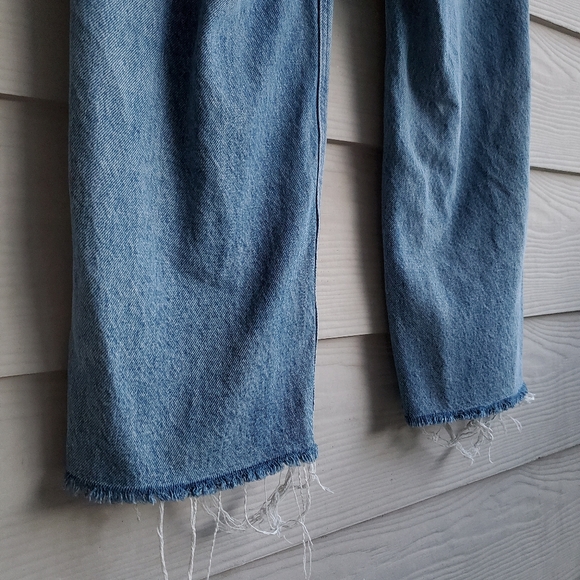 Universal Thread High Rise Wide Leg Raw Frayed Hem Light Wash Denim Crop Jeans - Picture 13 of 16